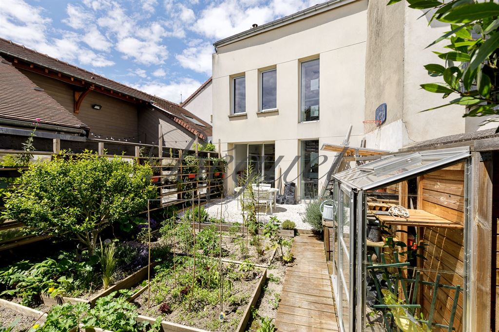 A vendre chez Beguet Associés : Carrières-sur-Seine 78420 Maison 130 m² 3 Chambres Jardin