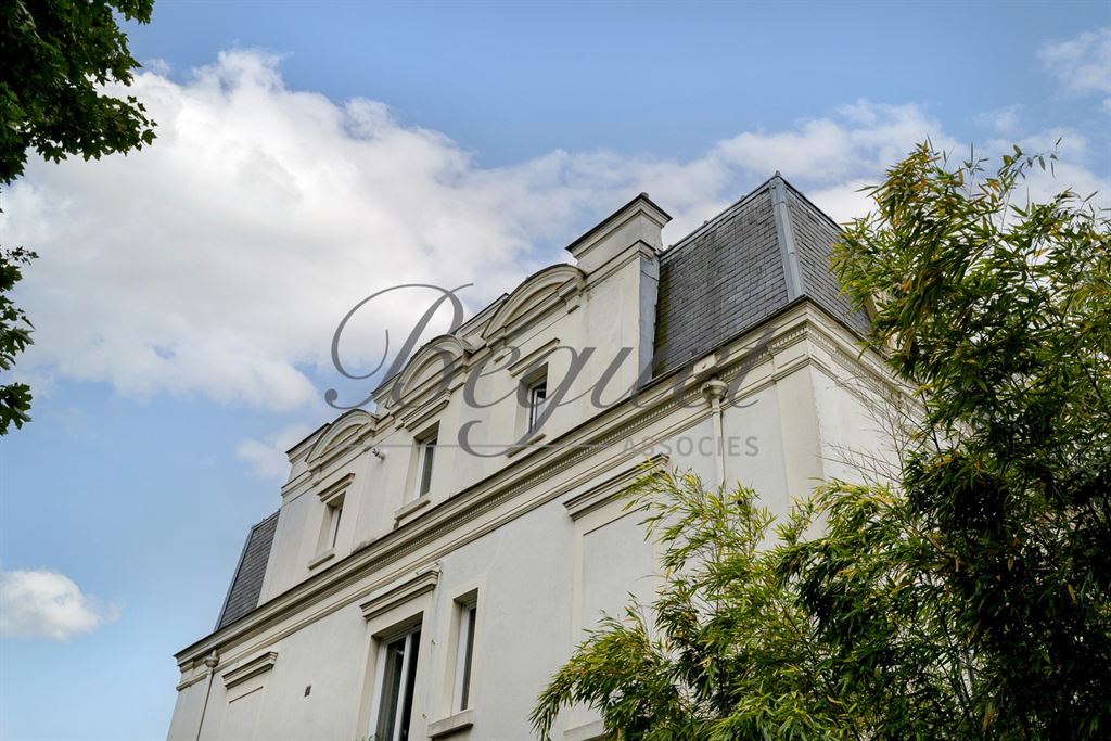 A vendre chez Beguet Associés : Croissy-Sur-Seine 78290 Duplex 132 m²/ 172 m² 4 chambres Jardin Parking