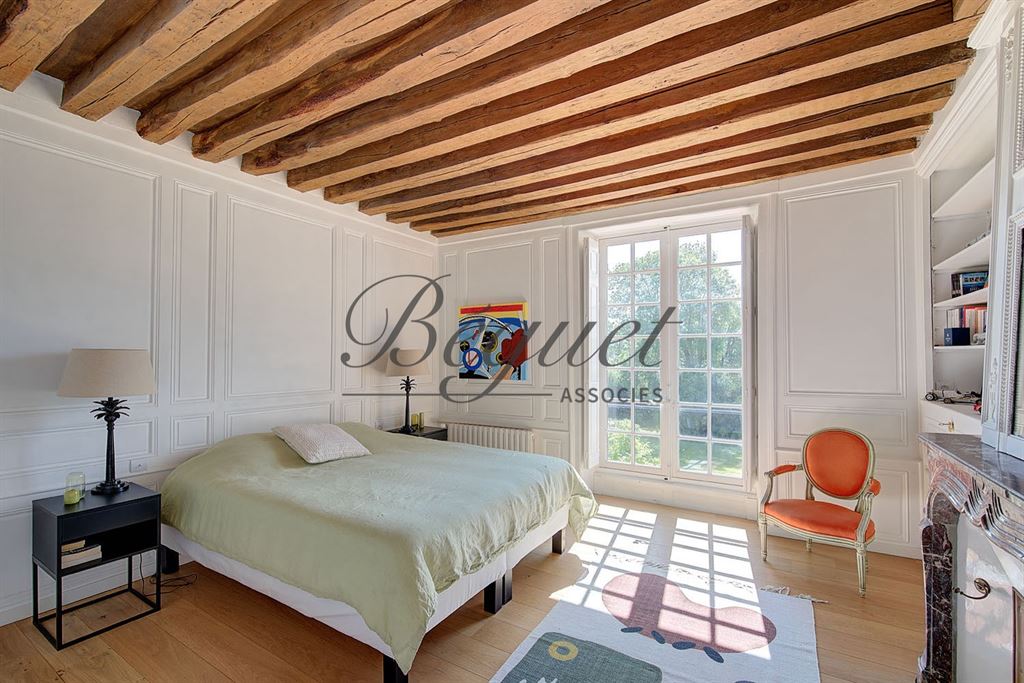 A vendre chez Beguet Associés : Loiret Tavers 45190 maison XVIIIème 5 chambres piscine parc 6800 m²