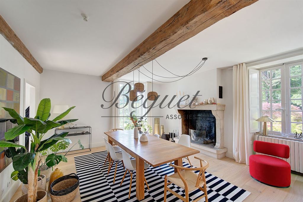 A vendre chez Beguet Associés : Loiret Tavers 45190 maison XVIIIème 5 chambres piscine parc 6800 m²