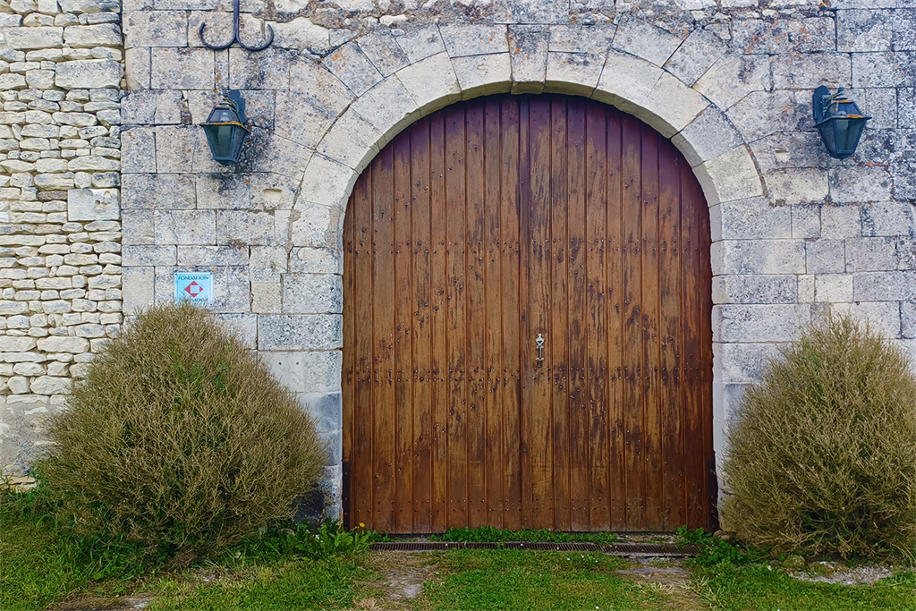 A vendre chez Beguet Associés : Indre-et-Loire Faye-la-Vineuse 37120 Manoir 370 m² 10 Chambres Gîte 160m² Parc 4.7 Ha