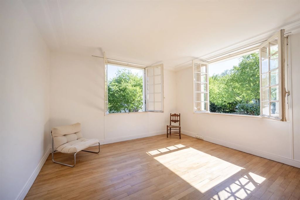 A vendre chez Beguet Associés : HAUTS DE SEINE - SEAUX 92330 MAISON 320 m² 5 CHAMBRES PARC