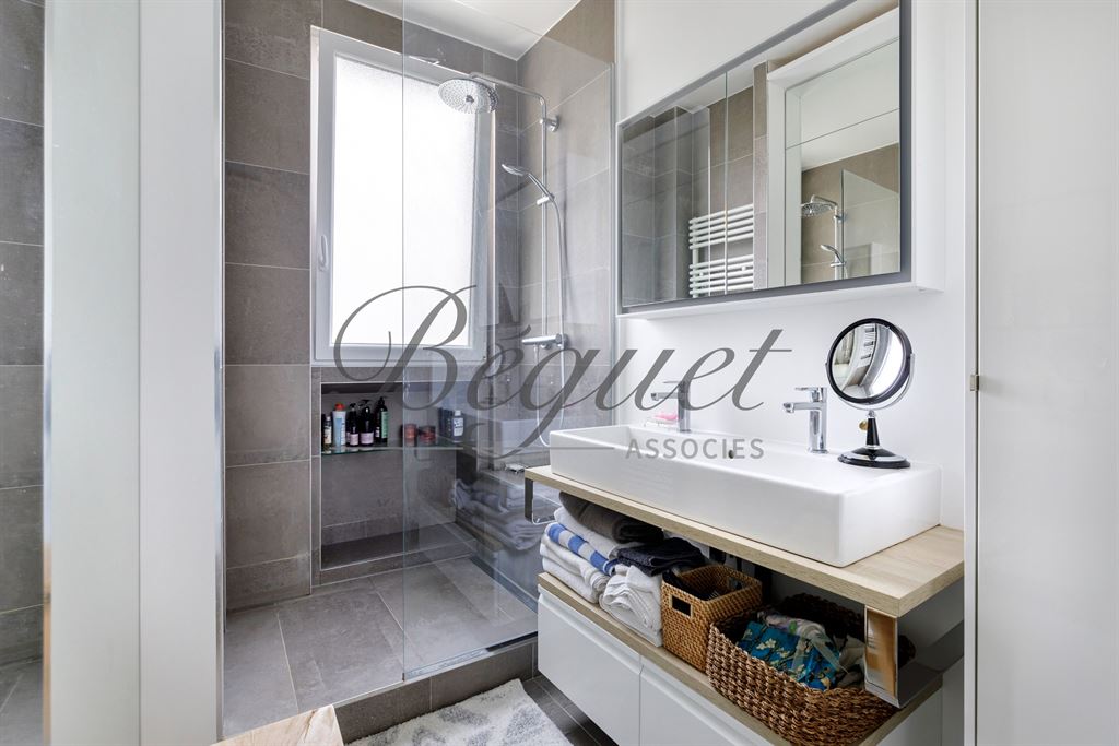 A vendre chez Beguet Associés : Paris Exelmans 75016 Appartement 104 m² 2 chambres + chambre de service