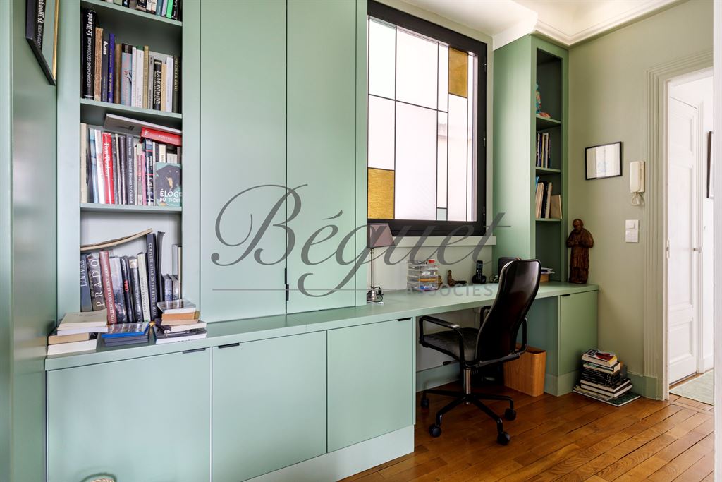 A vendre chez Beguet Associés : Paris Exelmans 75016 Appartement 104 m² 2 chambres + chambre de service