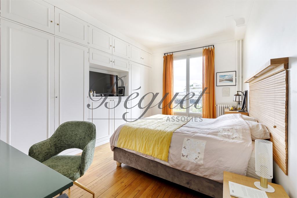 A vendre chez Beguet Associés : Paris Exelmans 75016 Appartement 104 m² 2 chambres + chambre de service