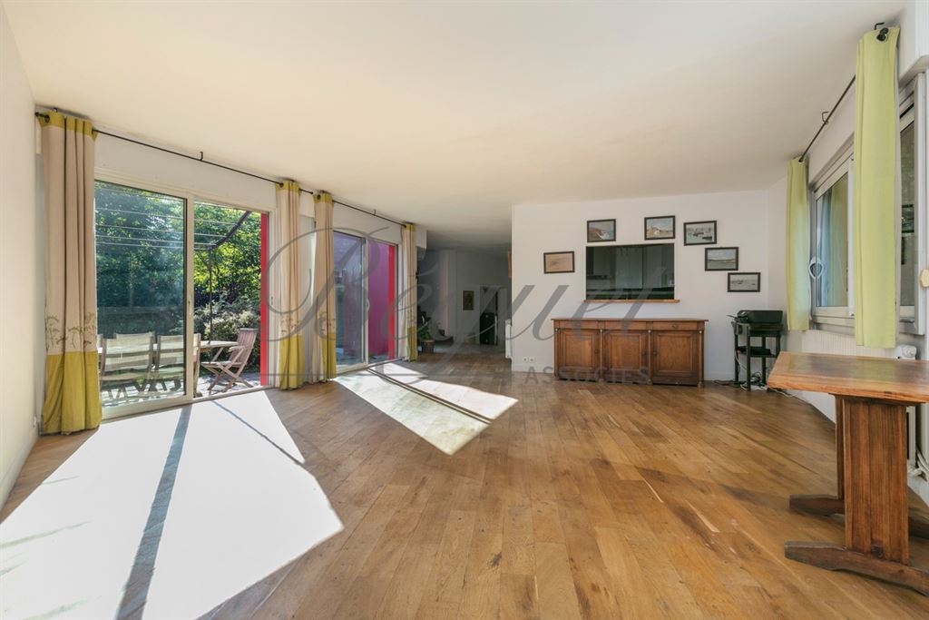 A vendre chez Beguet Associés : HAUTS DE SEINE 92210 SAINT CLOUD MAISON 180 m²  4 CHAMBRES JARDIN