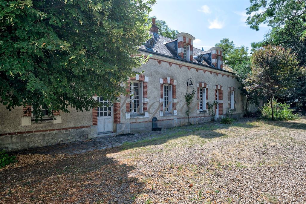 A vendre chez Beguet Associés : Indre-et-Loire Joue-les-Tours 37300 Maison de Maître et Longère 450m² 7chambres Parc 3800 m²