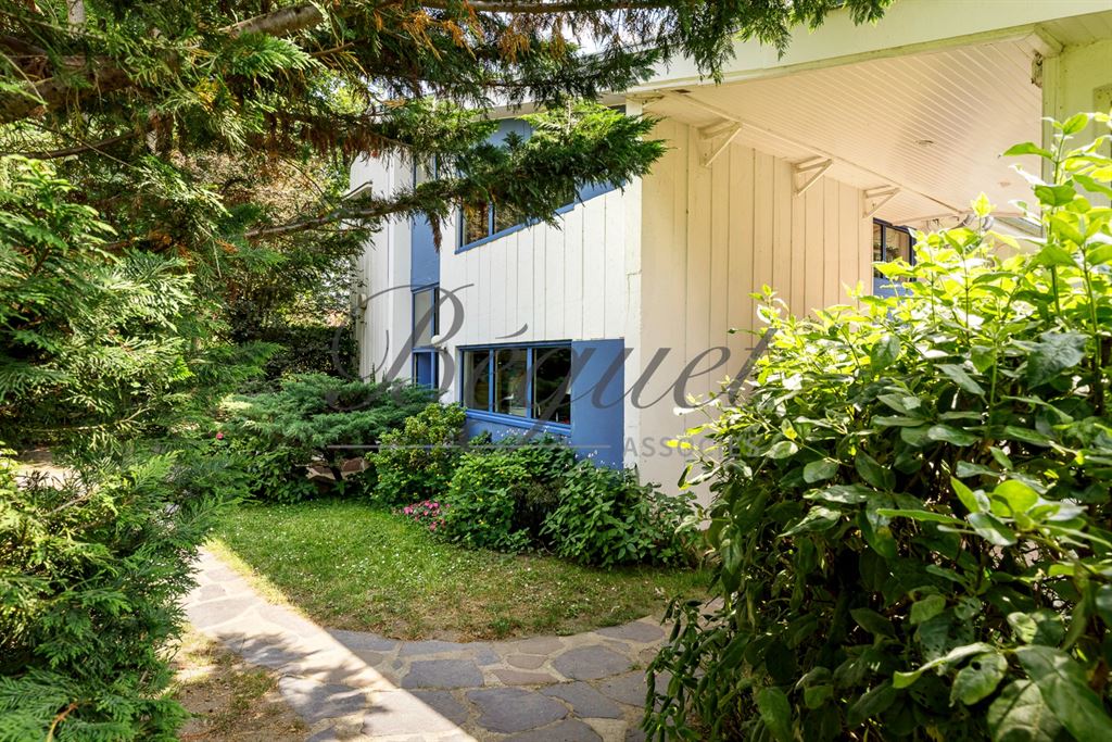 A vendre chez Beguet Associés : YVELINES VERNEUIL-SUR-SEINE 78480 MAISON 265 m² - 5 CHAMBRES + STUDIO GARAGE TERRAIN 1414 m²