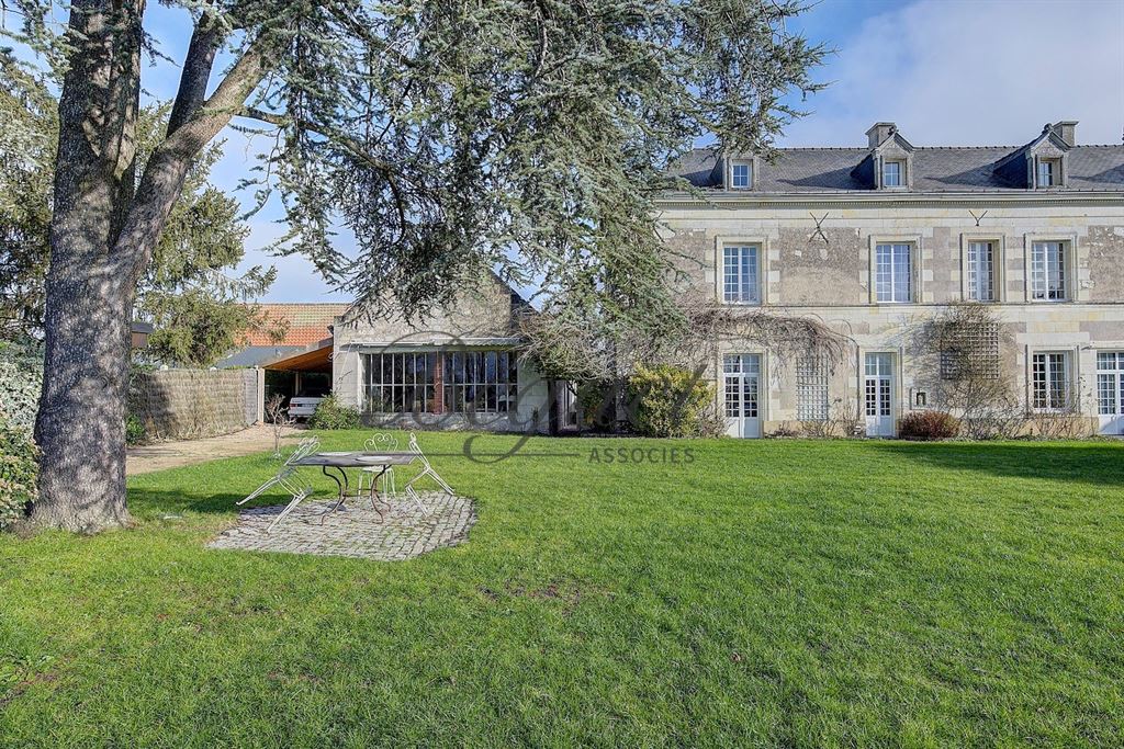 A vendre chez Beguet Associés : Touraine Loire valley Indre et Loire 37420 Maison de maître 770 m² 12 chambres Piscine Parc 4500 m²