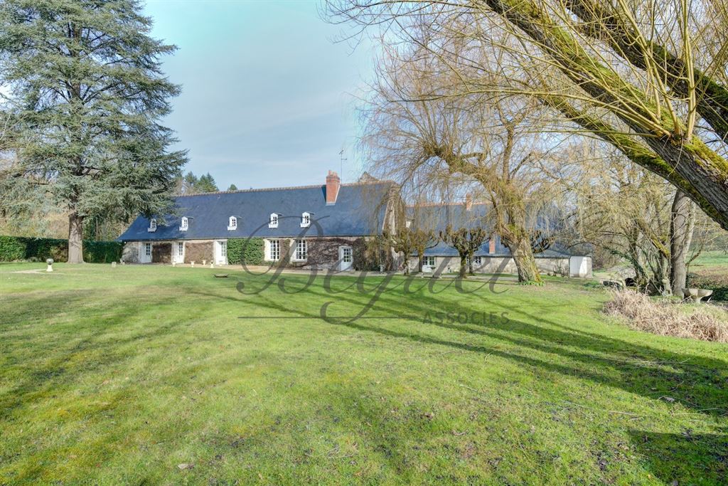 A vendre chez Beguet Associés : TOURS 37510 INDRE ET LOIRE  MAISON 350 m² + Maison d’amis 40 m² 7 CH - PISCINE - PARC 3.7 ha