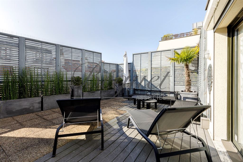 A vendre chez Beguet Associés : Boulogne-Nord Église, 92100. Appartement duplex 150 m², dernier étage, 2 suites, 2 terrasses 80 m²,