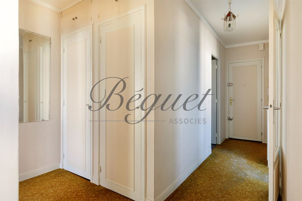 A vendre chez Beguet Associés : Boulogne Nord  Église 92100  Appartement dernier étage - 72 m² - 2 Chambres - Balcon -Terrasse -Cave