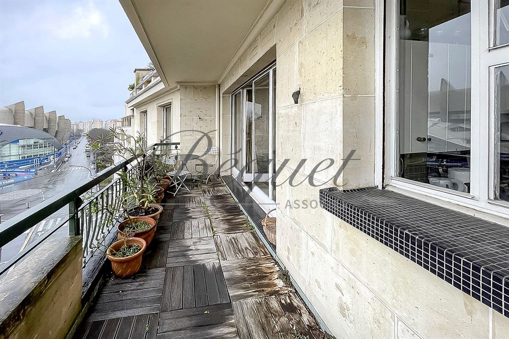 A vendre chez Beguet Associés : Boulogne Nord 92100 - Paris 75016 Appartement 120 m² 2/3 chambres grand balcon cave parking